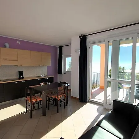 Daire Piazzo Sleeps 4 Pool Wifi Vercana